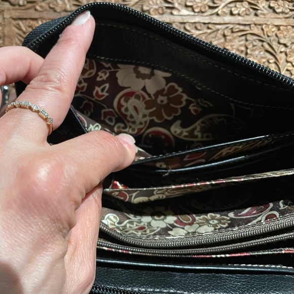 Leather wallet with floral satin lining - Picture 7 of 10